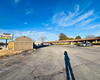 Wisconsin-Aire Motel by OYO Random Lake - Random Lake - Lobby