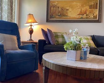 Cozy Quiet&Great location, near Ontario Airport - Ontario - Living room