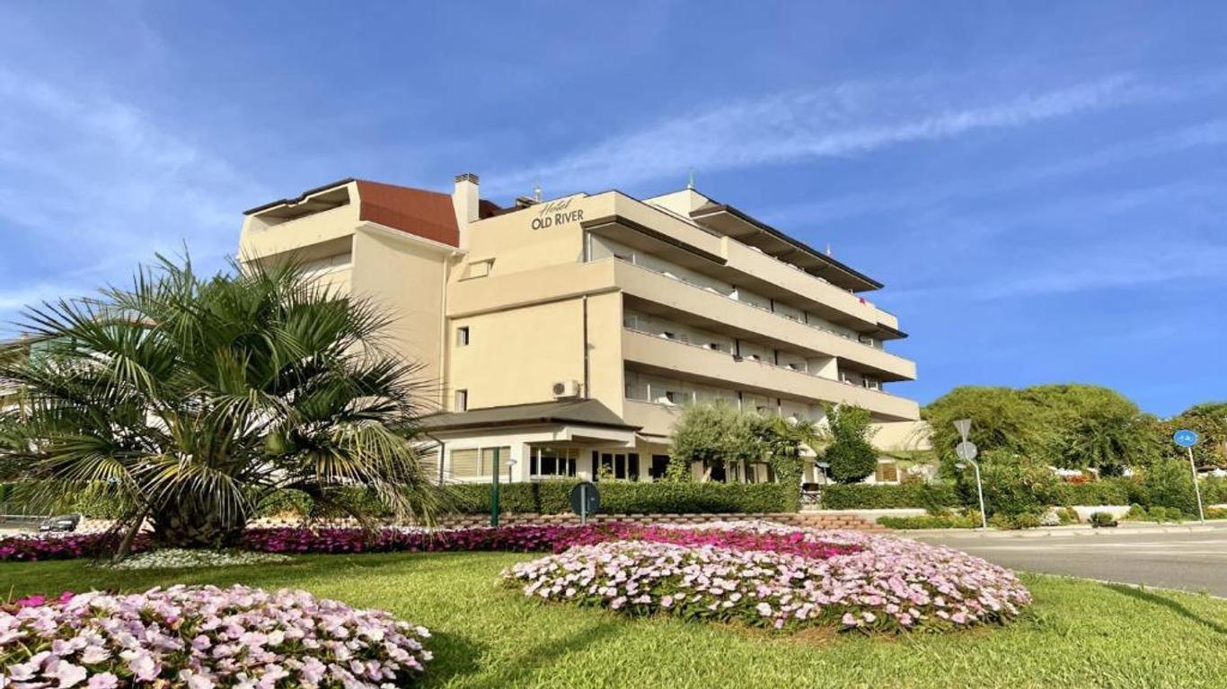 Hotel Old River