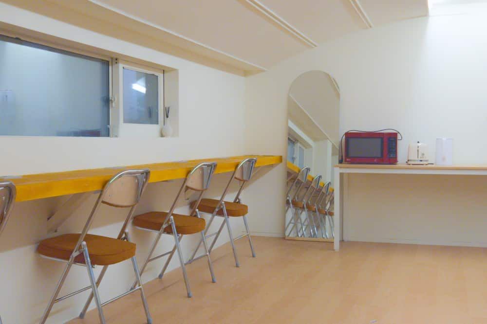 82 Capsule Hotel - סיאול - חדר אוכל