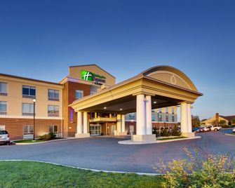 Holiday Inn Express & Suites Lancaster East - Strasburg By IHG - Strasburg - Building