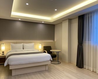 New Donghae Hotel - Donghae - Slaapkamer