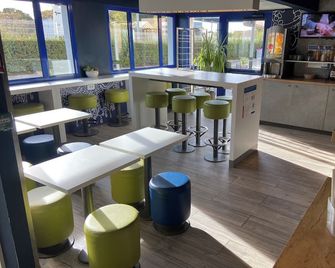 Ibis Budget Marseille Vitrolles - Vitrolles - Bar