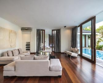 C151 Smart Villas at Seminyak - Kuta - Living room