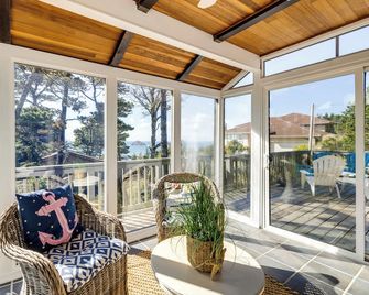 Coastal Tillamook Vacation Rental: Ocean Views! - Tillamook - Balcone