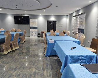 Royal Triangle Guest House - Amasaman - Restaurante