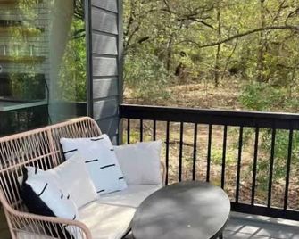 Relaxing Modern stay on a Ranch - Cedar Creek - Balcón