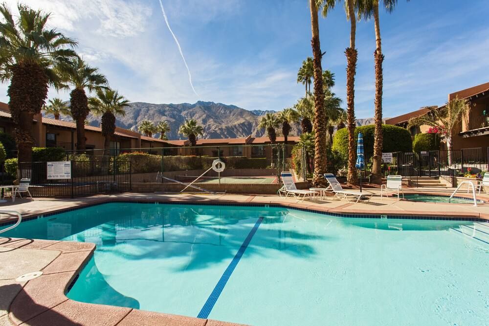 Uptown Resort Style Living Cool Summer Discount End of June through August 31! - Palm Springs - Piscina