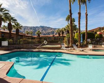 Uptown Resort Style Living Cool Summer Discount End of June through August 31! - Palm Springs - Pool