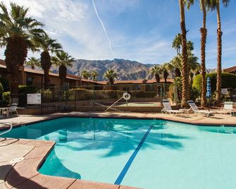 Uptown Resort Style Living Cool Summer Discount End of June through August 31! - Palm Springs - Piscina