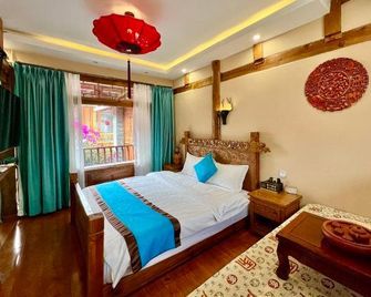 Juxian Boutique Homestay - Lijiang - Living room
