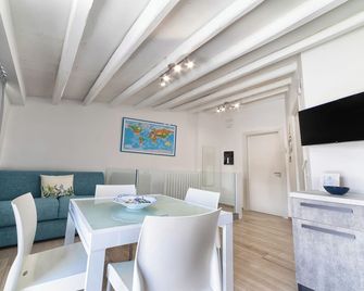 Lo Scoglio della Formica B&B - Capo d'Orlando - Essbereich