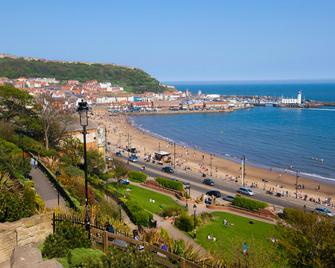 Premier Inn Scarborough - Scarborough - Beach