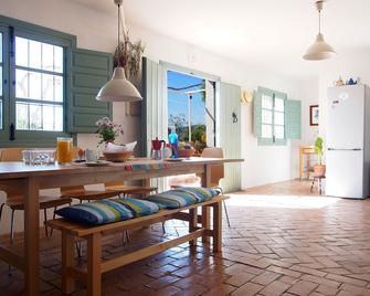 Farmhouse In Privileged Location, with private pool and established gardens. - Ríogordo - Comedor