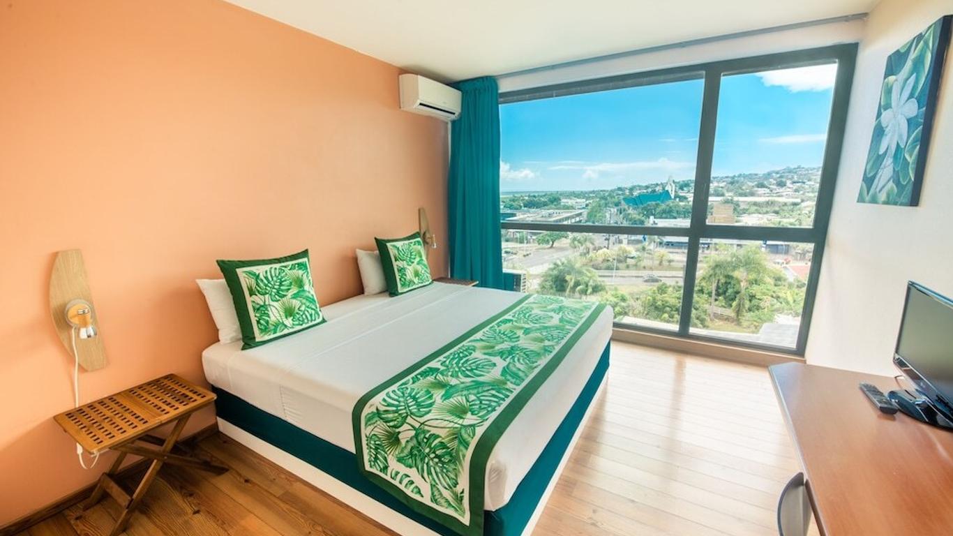 Tiki Hotel Hospitality School of Tahiti
