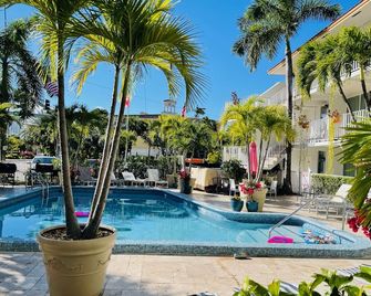 أوشن مايل هوتل - فورت لاودردال - حوض السباحة