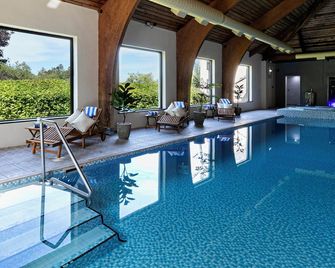 Lake District Castle Inn Hotel & Spa - קזוויק - בריכה