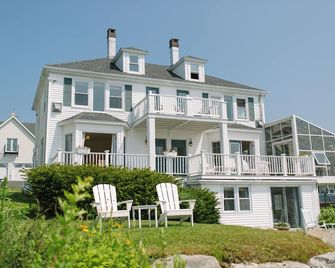 Boothbay Harbor Queen Suite - Room 16 at AQ Inn - Ocean View - Boothbay Harbor - Building