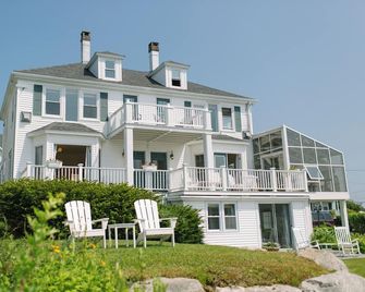 Boothbay Harbor Queen Suite - Room 16 at AQ Inn - Ocean View - Boothbay Harbor - Bâtiment