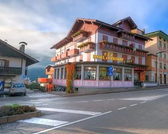 Hotel Centrale - Auronzo di Cadore - Building