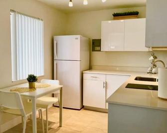 Oasis at Hollywood - Sleeps 5 - Unit 1 - Hollywood - Kuchyň