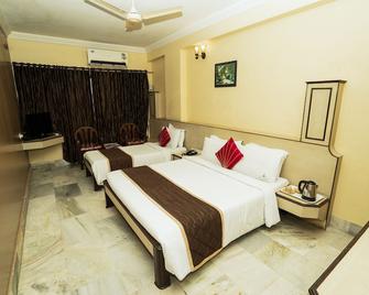 Hotel Mangalore International - Mangalore - Bedroom