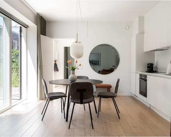 Beach gardens 1BR by Daniel & Jacob's - Copenhagen - Dining room