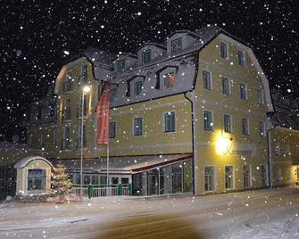 Family room, shower, WC, comfort - Kirchenwirt Aigen - Aigen im Ennstal - Building