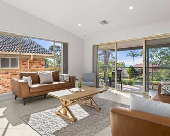 White Sands Retreat by Experience Jervis Bay - Vincentia - Salon