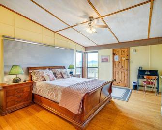 Cozy Medina Vacation Rental in Texas Hill Country - Medina - Bedroom