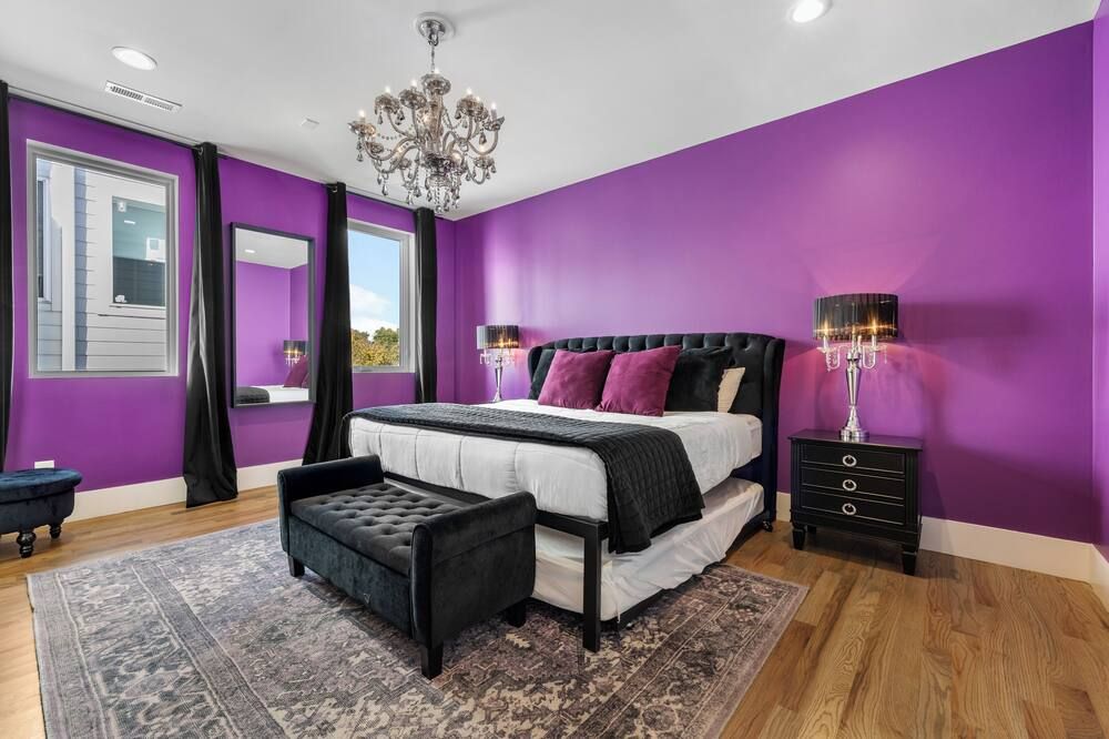 Bold Luxury Home w/ Rooftop Hot Tub! Close to Broadway & DT! - נאשוויל - חדר שינה