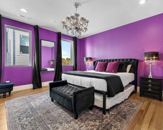 Bold Luxury Home w/ Rooftop Hot Tub! Close to Broadway & DT! - Nashville - Quarto