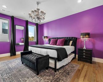 Bold Luxury Home w/ Rooftop Hot Tub! Close to Broadway & DT! - ناشفيل (تينيسي) - غرفة نوم