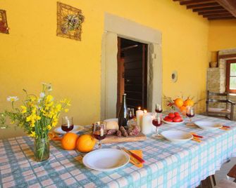 Farmhouse in Apecchio With Swimming Pool, Terrace, Garden - Apecchio - Comedor