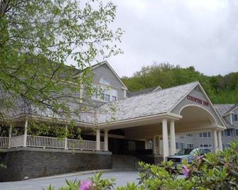 Comfy Suite in the Berkshires w/ WiFi & Great Resort Amenities! - Lanesborough - Building