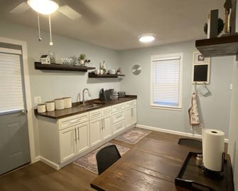 Home Away From Home in Kingsport - Kingsport - Kitchen