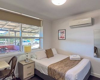 Gracelands Parkes - Parkes