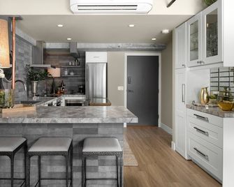 Designer's Dream - Downtown Waterfront! - Kelowna - Cuina