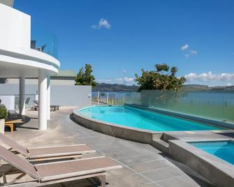 Waimahana - Luxury By The Lake - Taupo - Pool