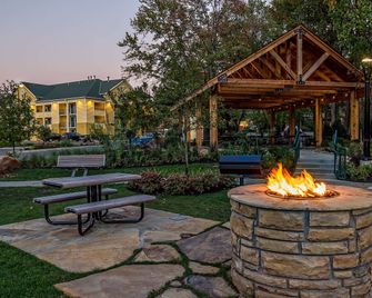 Econo Lodge Pigeon Forge Riverside - Pigeon Forge - Patio