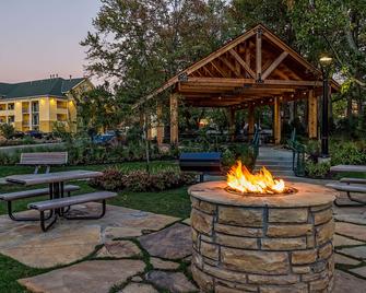 Econo Lodge Pigeon Forge Riverside - פיג'ון פורג' - פטיו