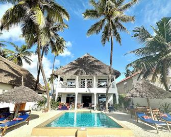 The African Paradise Beach Hotel - Bwejuu - Pool