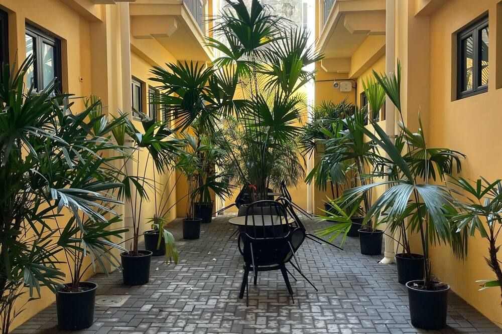 2Rcondo balcony Surrounded by history with Modern Amenities - بنما سيتي (بنما) - شرفة مرصوفة