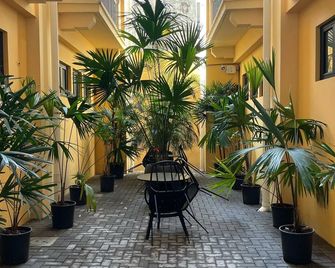 2Rcondo balcony Surrounded by history with Modern Amenities - Panama - Patio