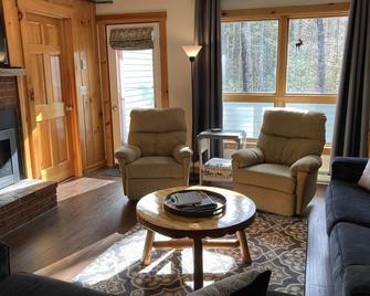 Sugarloaf Mt. - indoor pool, adjacent to bike trails, on the mountain - Carrabassett Valley - Living room