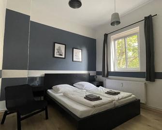 Blue Doors Hostel - Rostock - Bedroom