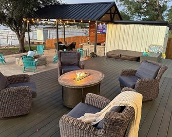 PK Cabin with on-site Boat Ramp, Dock, and Stunning Sunsets - Graford - Patio
