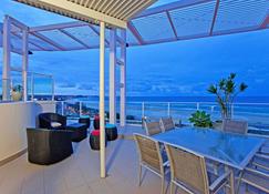 Kirra Surf Apartments - Coolangatta - Балкон