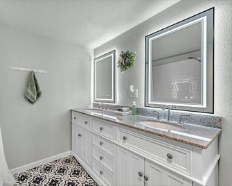 University Place, Family Stay, Practical - Siloam Springs