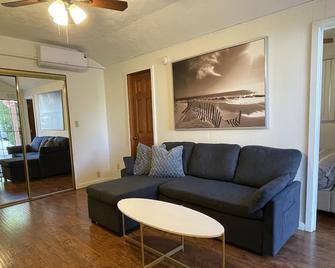 Villa D - 1 bedroom with kitchen in the beautiful downtown Palm Springs! - Palm Springs - Wohnzimmer